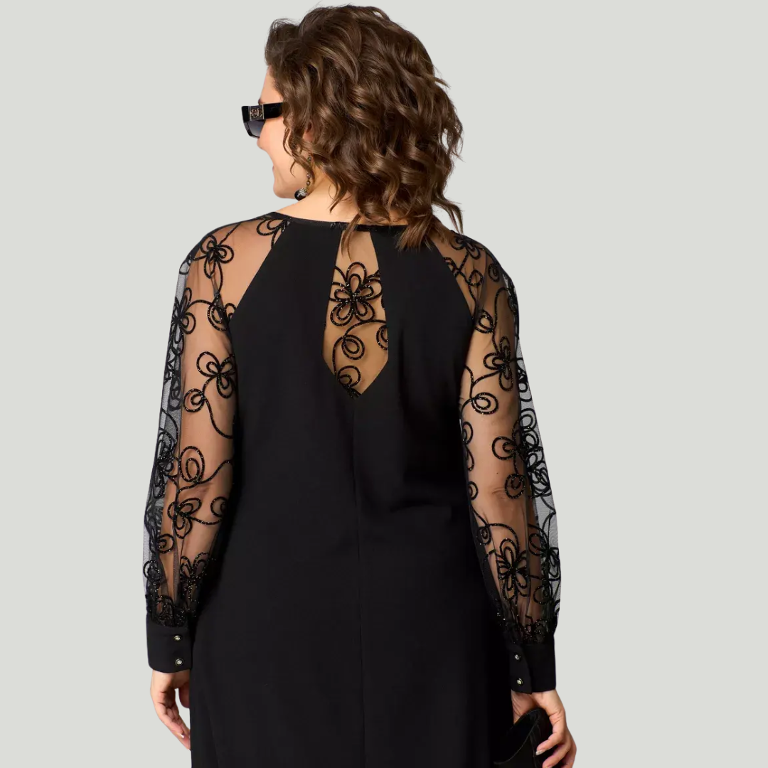 Yvonne | Robe Élégante en Dentelle Noire – Sophistication & Silhouette Sublimée