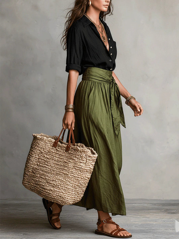 Vera – Ensemble deux pièces : t-shirt noir et jupe mi-longue vert olive